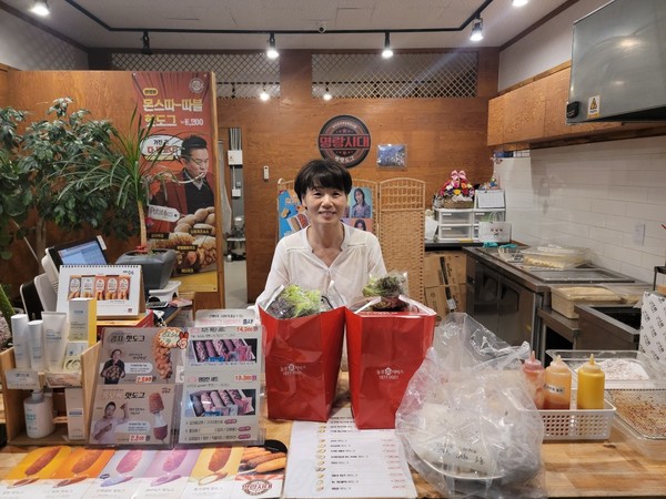 유진투자증권 정진영 팀장님의 어머님. 포항에서 핫도그 가게를 운영하고 계시다.