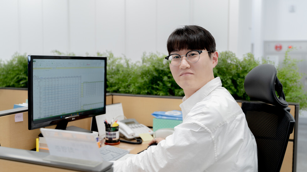 최영준 사원의 MBTI는 정의로운 사회운동가형인 ENFJ. ‘J’답게 다이어리와 플래너를 이용하여 꼼꼼히 스케줄링을 하며 업무에 임한다고 한다.