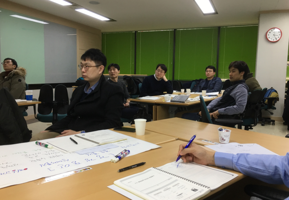 외부 교육 및 워크숍 진행 중인 청년중역 2기