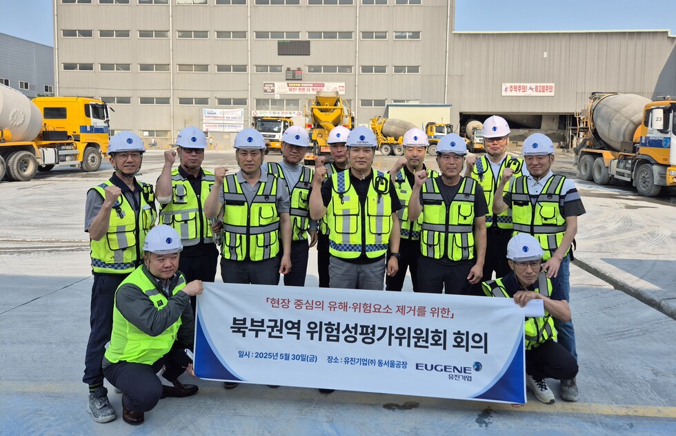 최재호 토토 카지노 대표이사(사진 좌측에서 다섯번째)와 임직원들이 안전을 위한 결의를 다지고 있다.