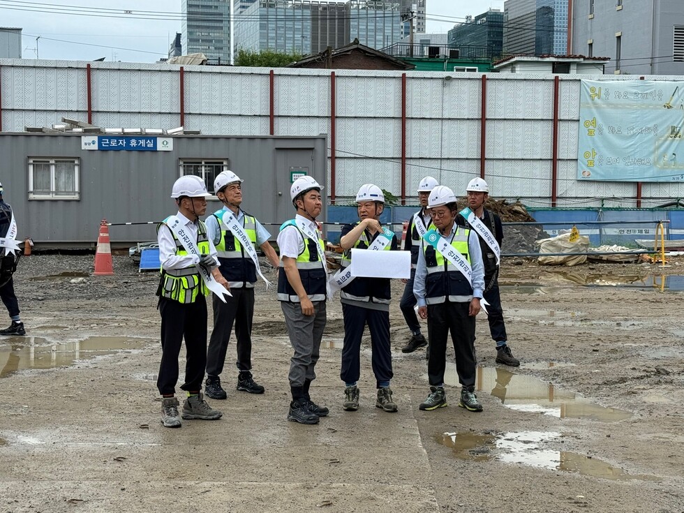 지난 15일 박주형 토토사이트 대표이사가 서대문 한전 은평지사 현장에서 현장점검을 진행하고 있다