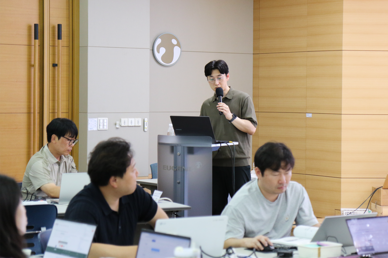 토토사이트 순위인재개발원에서 진행된 '2025년 승진자 예비 교육'에 유진의 직원들이 참여하고 있다.