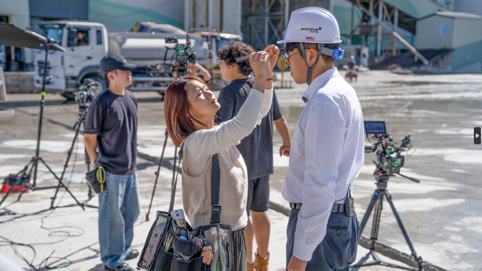 헬멧에 가려진 머리카락 한 올도 엣지를 놓칠 수 없다.