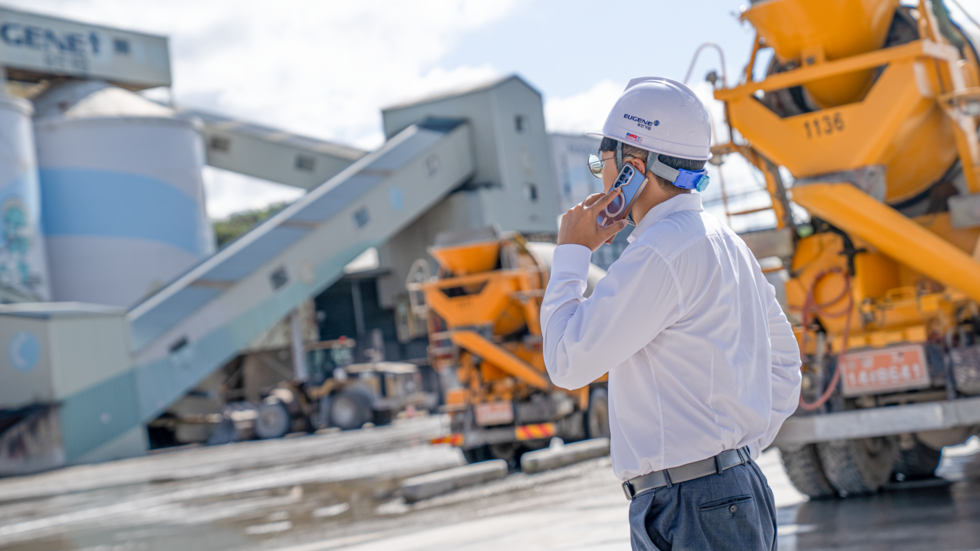 촬영중에도 업무 전화는 놓칠 수 없는 토토 카지노 최석용 과장의 본업 모먼트.