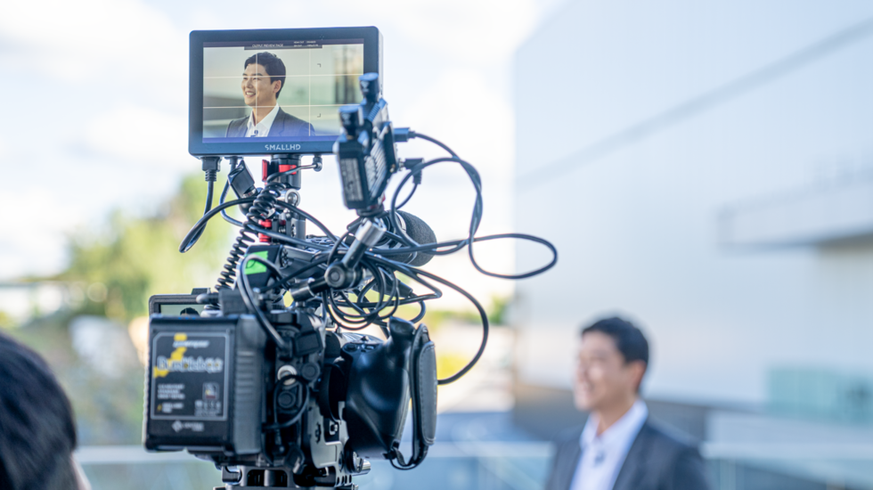 모니터에 비친 모습이 제법 자연스럽다.